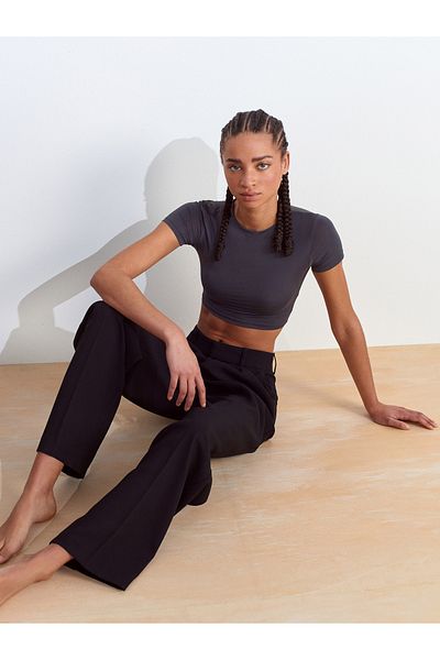 Dilvin 31175 Crew Neck Crop Top-Smoked