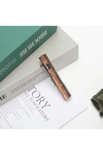 Choice مصباح يدوي صغير محمول باللون البني مع مشبك قلم ومصباح يدوي محمول للغاي...