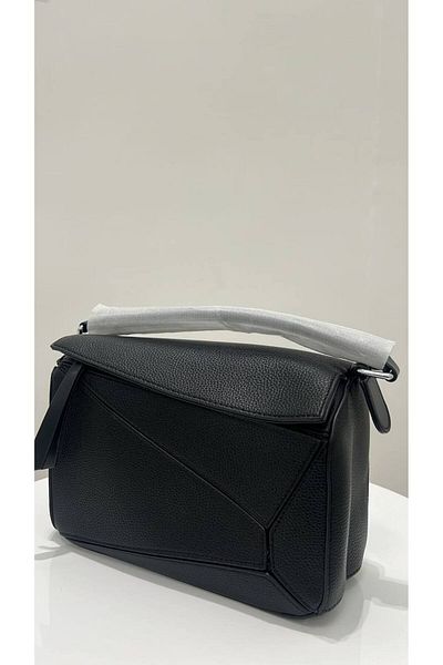 Generic Elegant and practical women's handbag and shoulder bag with strap
