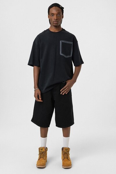 Vamos تي شيرت أسود كبير الحجم برقبة دائرية وريش أسود