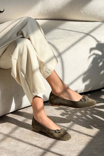 NİŞANTAŞI SHOES Matic Khaki Damen-Ballerinas aus echtem Wildleder mit Spitze und flacher Sohle
