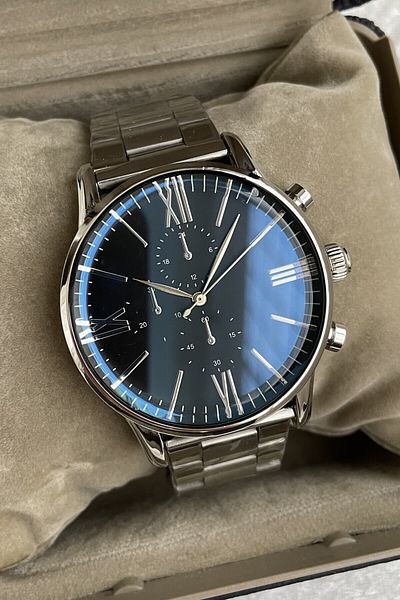 Leerybee Complete Your Style with Silver Color Dazzling Men's Wristwatches!