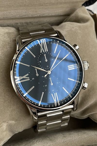Leerybee Complete Your Style with Silver Color Dazzling Men's Wristwatches!
