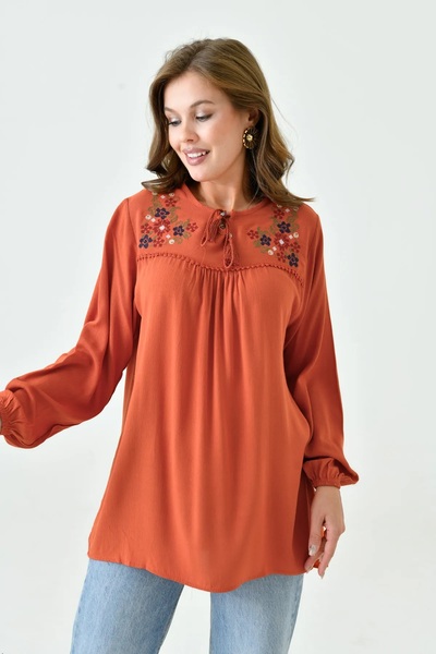 LİFERA بلوزة الأم المطرزة من قماش شيلي