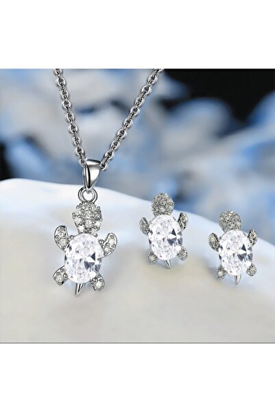 Choice طقم أقراط وقلادة مطلي بالفضة مكون من 3 قطع باللون الأبيض للسيدات، بتصميم أنيق فاخر وخفيف على شكل سلحفاة مع حرف M