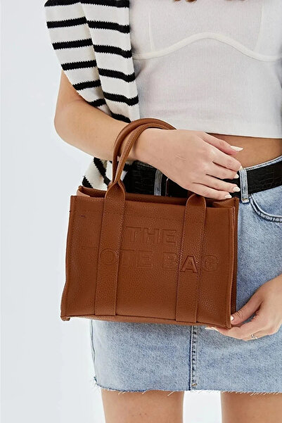 themoiss حقيبة كروس بحزام متقاطع من الجلد الصناعي باللون البني الفاتح للنساء،...