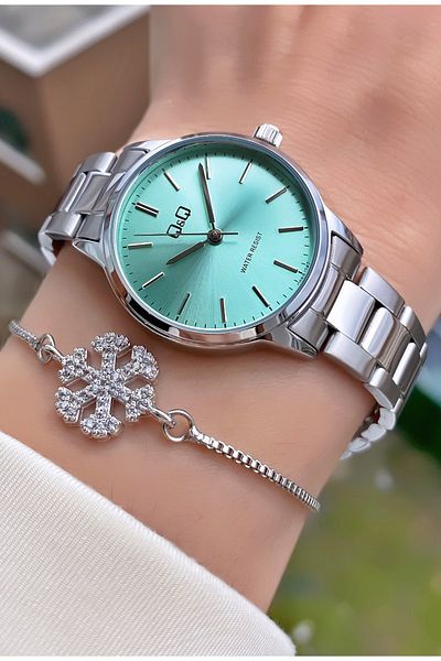 Q&Q Silver Color Waterproof Women's Wristwatch - Bracelet