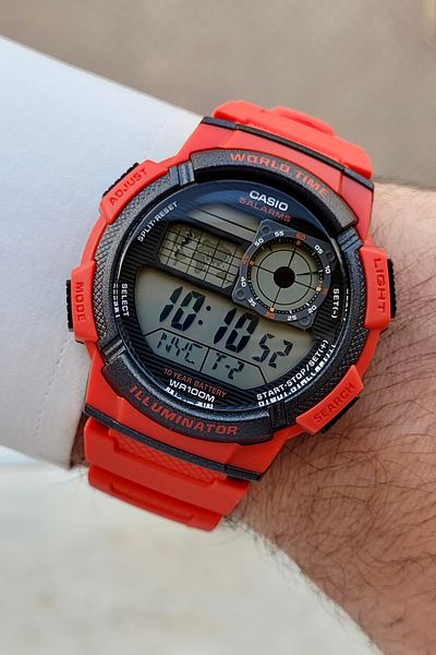 Casio Men's Digital Wristwatch with 100m Waterproof Silicone Band