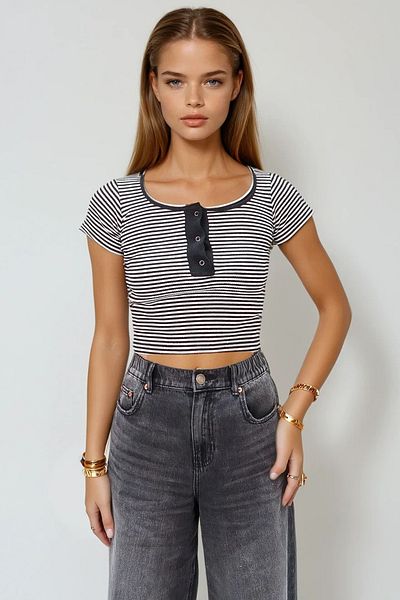 VAGGON Women's Black Snap Closure Striped Crop Knitted Blouse Prmx11552