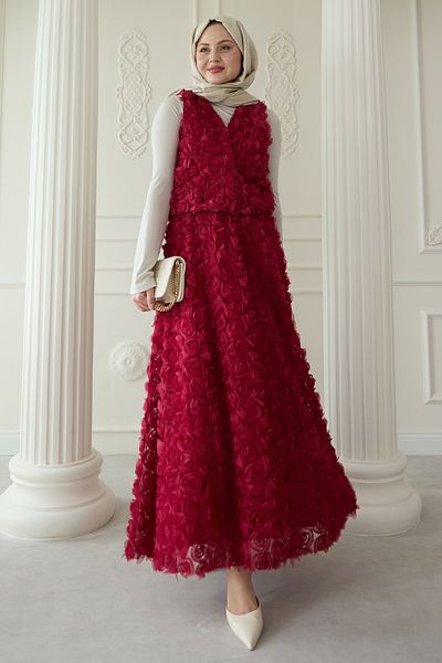 InStyle Costum din două piese burgundă cu vestă în relief cu trandafiri