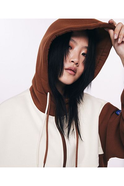 Twist Colorblock Patch Accessory Sweatshirt