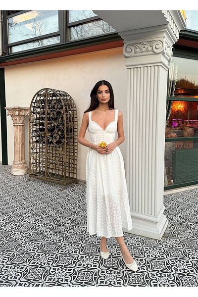 LOCH BUTİK Rochie midi cu nasturi, acoperită cu broderie albă