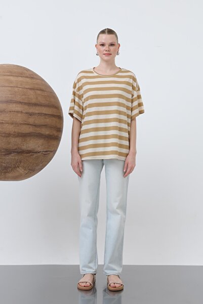 Loreen Γυναικείο μπλουζάκι με ριγέ λαιμόκοψη - 20642TSH - ΜΠΕΙΖ-ΚΑΜΕΛ