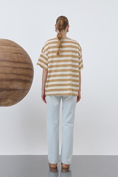 Loreen Γυναικείο μπλουζάκι με ριγέ λαιμόκοψη - 20642TSH - ΜΠΕΙΖ-ΚΑΜΕΛ