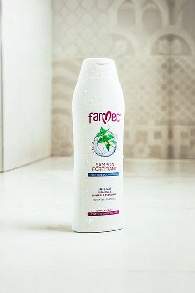 Farmec Șampon fortifiant cu urzică și vitamina E 400 ml
