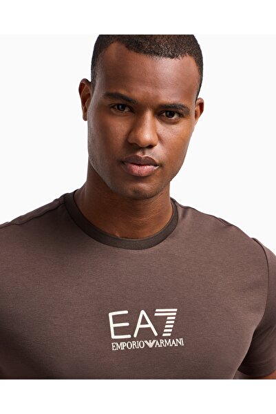 EA7 Ανδρικό μπλουζάκι με λεπτή εφαρμογή με στρογγυλή λαιμόκοψη με επίστρωση χρυσού αντίθεσης EA7 λογότυπο καφέ μπλουζάκι 7M000301 AF1373