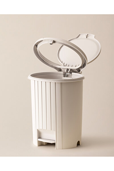 Madame Coco Tapia Pedal Trash Can 8 Lt