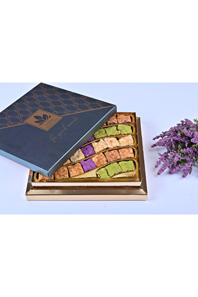 Tadım Dünyası Premium Lüx Karışık Hediyelik Kuruyemiş 750 gr 032