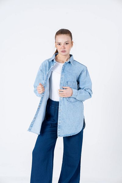 VerdeBlanco Cămașă de blugi oversize cu buzunar dublu, albastru gheață