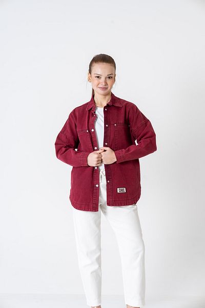 VerdeBlanco Cămașă din denim gros brodat cu buzunar roșu Claret