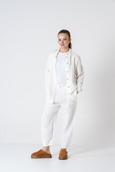 VerdeBlanco Relaxed Fit Crinkle Jogger Pants and Shirt Set White