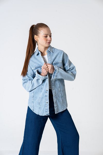 VerdeBlanco Cămașă oversize din denim cu detaliu de cusătură ornamentată Albastru gheață
