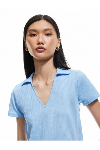 Koton Tricou cu mânecă scurtă cu decolteu polo în V cu textura normală