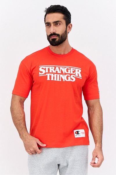 Champion تي شيرت رجالي رياضي بأكمام قصيرة من Stranger Things، لون أحمر