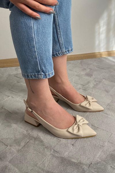 Preshley Pola Crem Piele Spate Deschis Vârf Ascuțit Arc Detaliat Pantofi Cu Toc 4 cm
