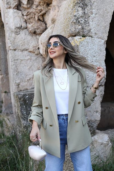 bytugcekaya Μπλέιζερ με χακί μανίκι με χρυσά κουμπιά