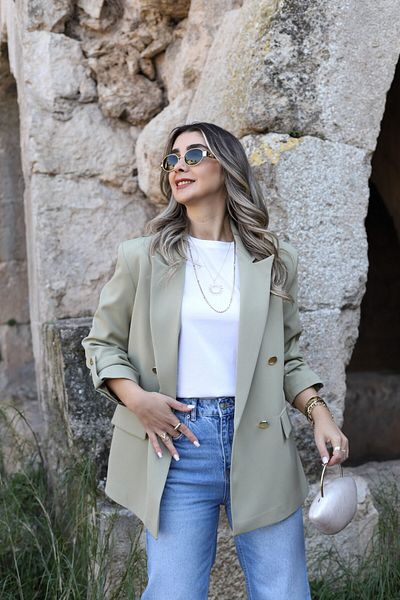 bytugcekaya Μπλέιζερ με χακί μανίκι με χρυσά κουμπιά