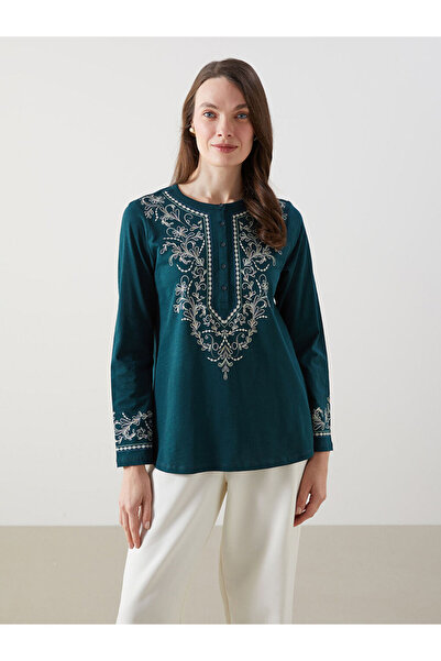 LC Waikiki RMZ GİYİM FARKIYA بلوزة نسائية مطرزة بياقة روبا