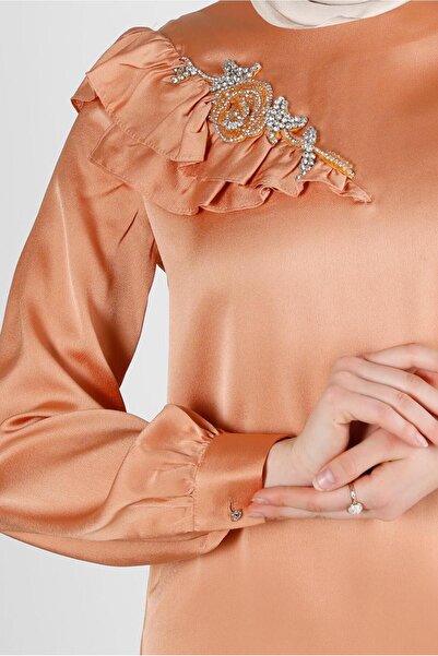Alvina FLYWHEEL DETAIL SATIN TUNIC 43511