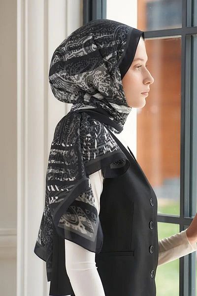 ED Scarf Heritage Hare Shawl - Black