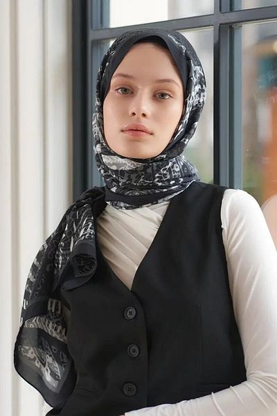 ED Scarf Heritage Hare Shawl - Black