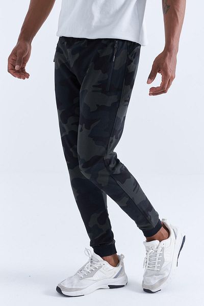 TOMMY LIFE Ανδρικό παντελόνι Jogger Sweat - Μαύρη σκιά με σχέδιο παραλλαγής, στενή εφαρμογή - 84754