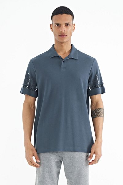 TOMMY LIFE Ανδρικό μπλουζάκι Forest Green Sleeve Print Λεπτομερές ανδρικό μπλουζάκι με λαιμόκοψη - 88240