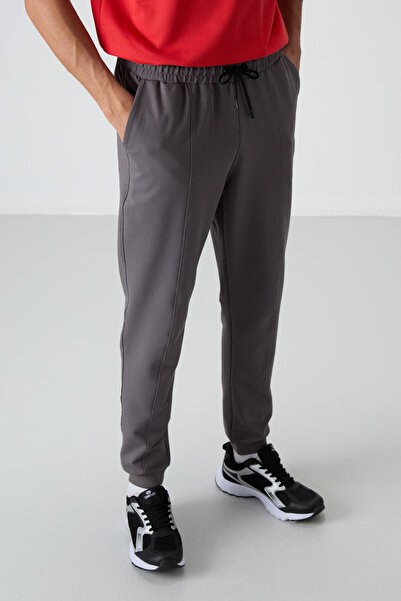 TOMMY LIFE Koyu Gri Pamuklu Yumuşak Dokulu Comfort Fit Nakışlı Erkek Jogger - 82123