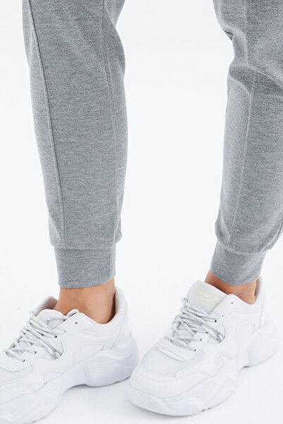 TOMMY LIFE Túlméretes szürke melange női tréningruha szett - kapucnis, cipzáras és zsebes részletekkel - 95322