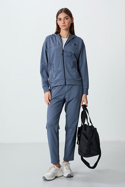 TOMMY LIFE طقم بدلة رياضية نسائية بغطاء للرأس بجيب مخفي بنمط قياسي - 95306
