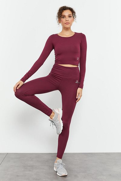 TOMMY LIFE Claret Red μακρυμάνικο στενό γυναικείο μπλουζάκι με λαιμόκοψη - 97150