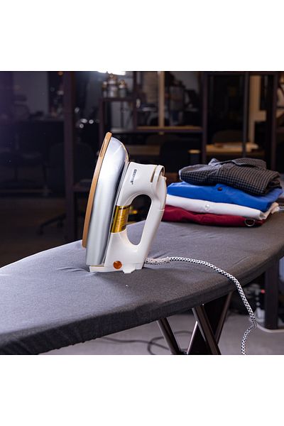 Geepas GDI2771 1200W Automatic Dry Iron - Automatic Dry Iron -  Durable Teflon Plated Sole Plate