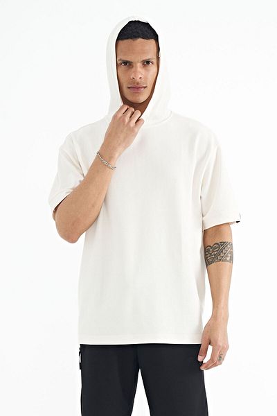 TOMMY LIFE Ecru Hooded Oversize Men's T-shirt with Sleeve Label Detail - 88179