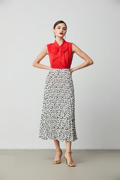 femi9 تنورة مطوية منقطة