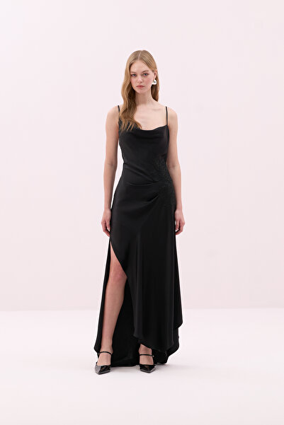 Roman Degaje Yaka Yırtmaçlı Krep Saten Maksi Boy Elbise Siyah Y2511314_001