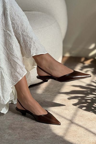 NİŞANTAŞI SHOES Arty Brown gemusterte Damen-Ballerinas mit mattem Gummidetail und spitzer Zehenpartie und kurzem Absatz
