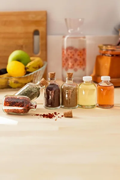 Hayveys home 6Pcs Picnic Seasoning,Salt,Oil Shot Bottle Glass Mini Plastic Jar with Lid Stopper