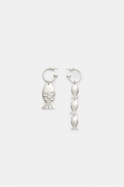 Stradivarius Asymmetric fish earrings