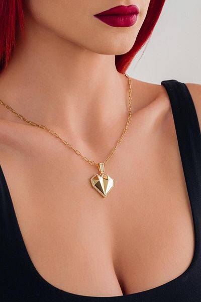 Çlk Accessories قلادة على شكل قلب من الفولاذ المحفور بحجر الراين