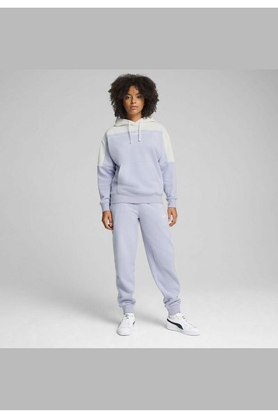 Puma Ženy s kapucí kolem bloku